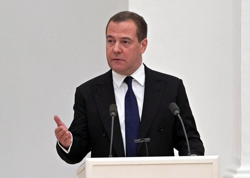 Erős fenyegetést küldött a Nyugat vezetőinek Medvegyev: Készek bármilyen fegyverrel megvédeni Donbaszt