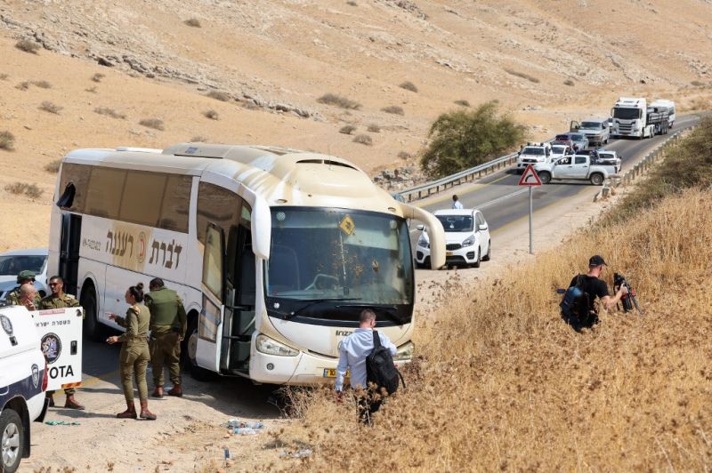 Heten megsebesültek Ciszjordániában egy katonákat szállító buszt ért lövésekben