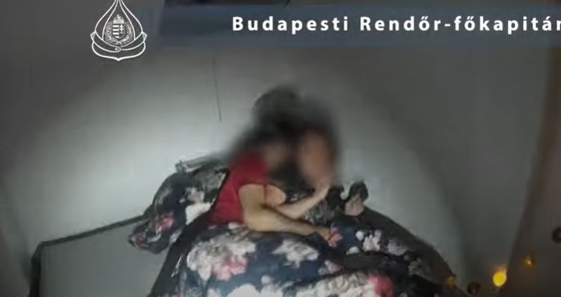 Óbudai dílerre csapott le a rendőrség, az ágyában kapták el a férfit – videó
