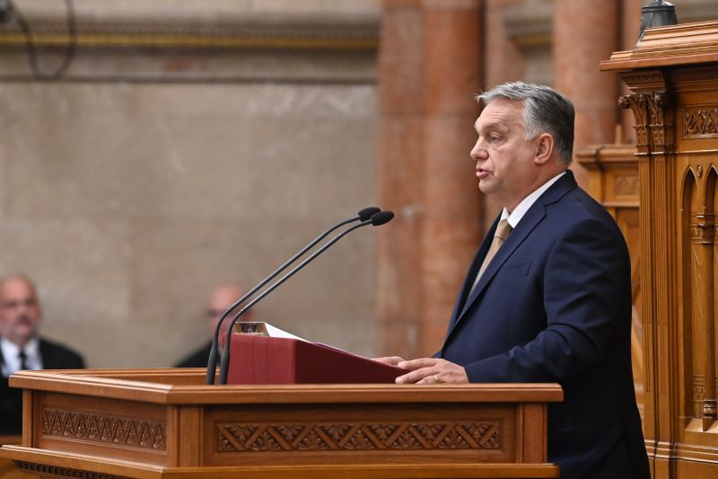 Orbán Viktor kidühöngte magát, most fotókat posztolt