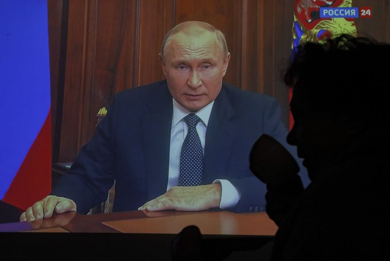 Tömegesen keresik az oroszok, hogyan tudnának elmenekülni az országukból Putyin bejelentése után