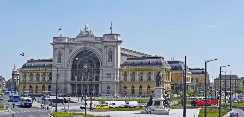 Csütörtökön egyetlen jeggyel be lehet utazni Magyarországot