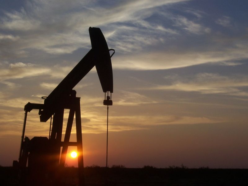 Napi.hu: esnek az olajárak, ami aggodalmat okoz