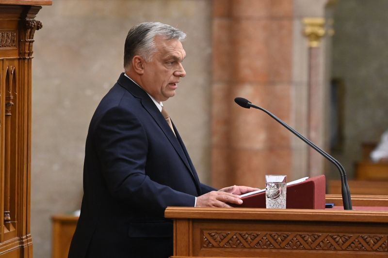 Orbán szja-mentességgel ösztönözné szülésre a 30 év alatti nőket
