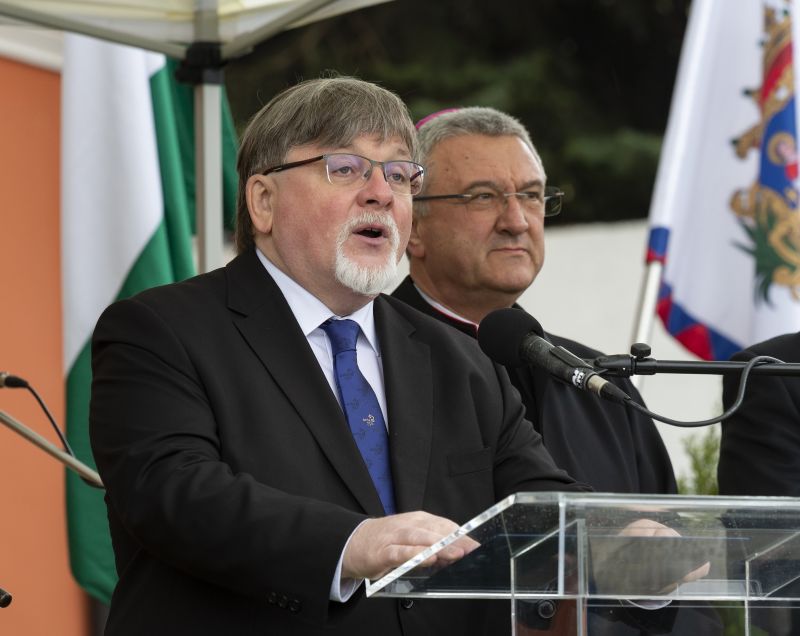 DK: Győr fideszes polgármestere 5 millió forintos jubileumi jutalmat szavaztatna meg magának