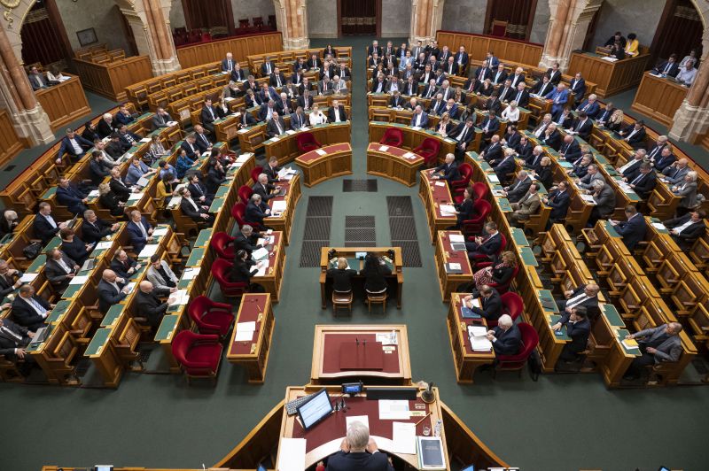 Itt az első „valódi” lépés a korrupcióellenes Magyarországért – A parlament megszavazta a törvényt