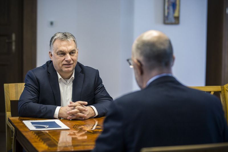 Az Orbán irodájában lógó Nagy-Magyarország térkép miatt paranoiásak a szomszéd országok