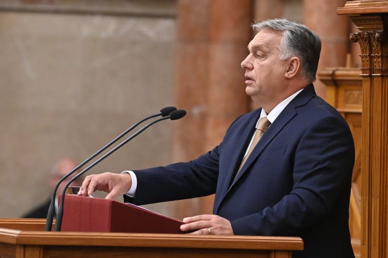 Felszólította az Orbán-kormányt a Párbeszéd: A miniszterelnök nem ura a válságnak