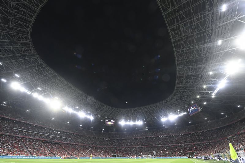 Nem mindenkinek kell spórolni a rezsin: a stadionokban még nappal is éghetnek a reflektorok 