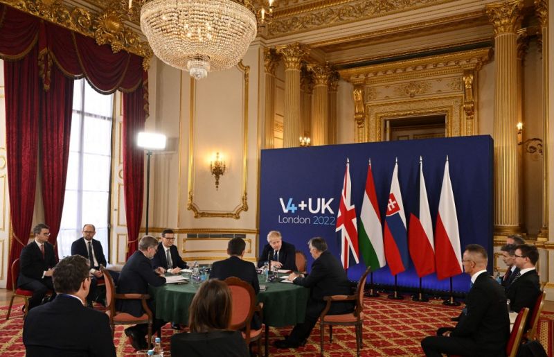 Elmarad a V4 találkozó, a csehek és a lengyelek borzasztó cikinek érzik a magyarokat a kormány oroszbarát politikája miatt