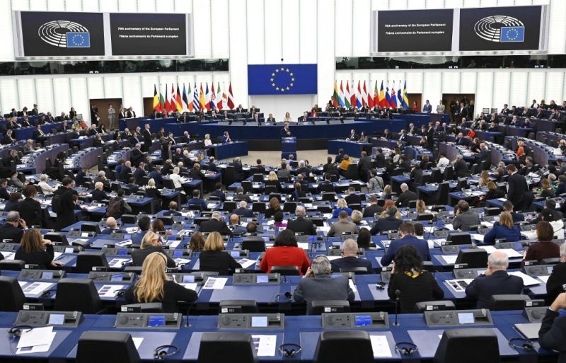Elsöprő többséggel szavazta meg az Európai Parlament, hogy a magyar kormány ne kapjon pénzt