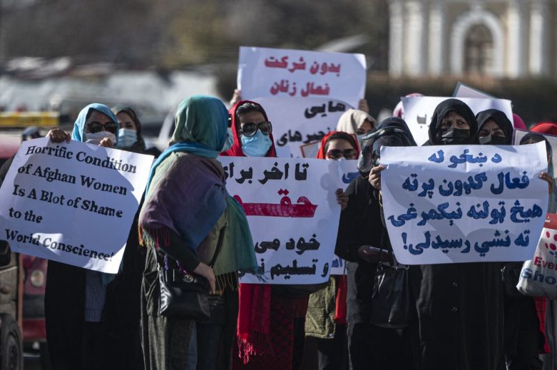 Az USA kivonulása után megint dúl a brutalitás Afganisztánban – nyilvánosan korbácsolnak nőket és férfiakat