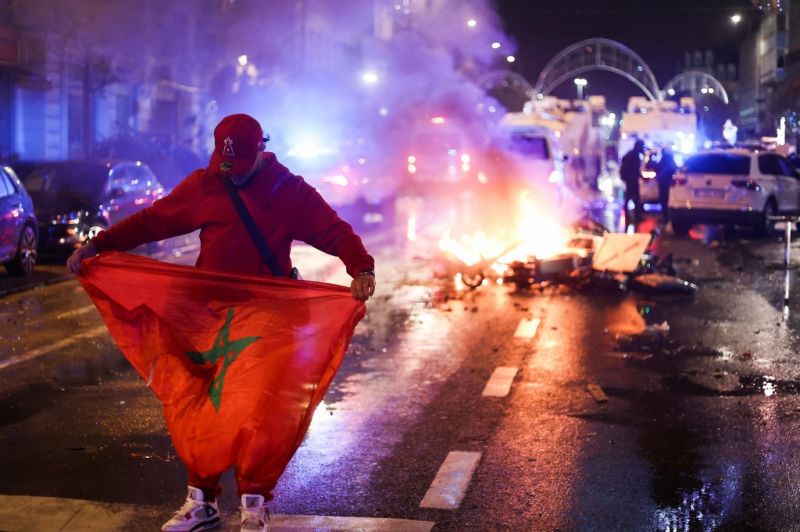 Elszabadult a pokol Brüsszelben az elvesztett meccs után! Könnygáz, vízágyú, felgyújtott autók 