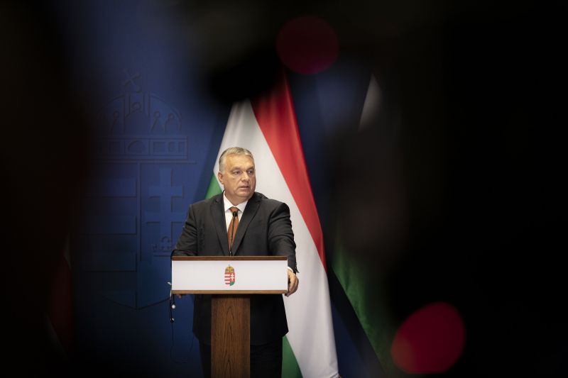 Megostromolták Orbán Viktor Twitter-oldalát