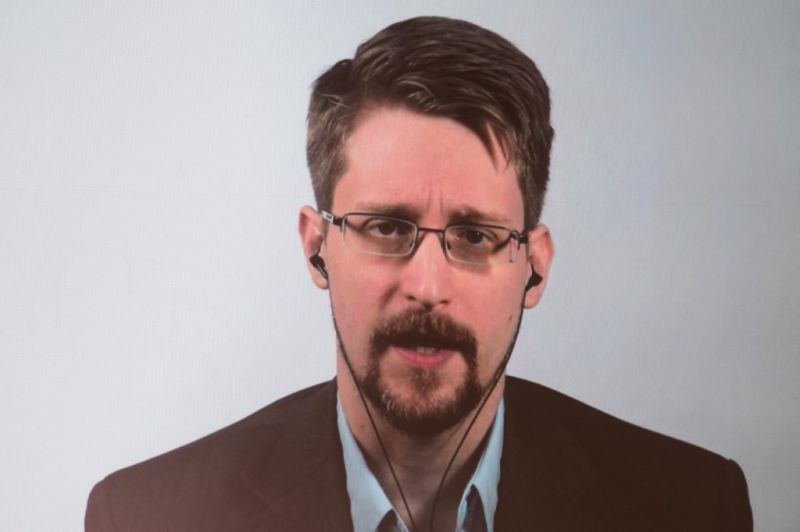 Edward Snowden orosz állampolgár lett