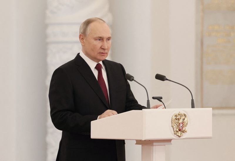 Putyin: "A Nyugat ágyútölteléknek, faltörő kosnak használja az ukrán népet Oroszország ellen"