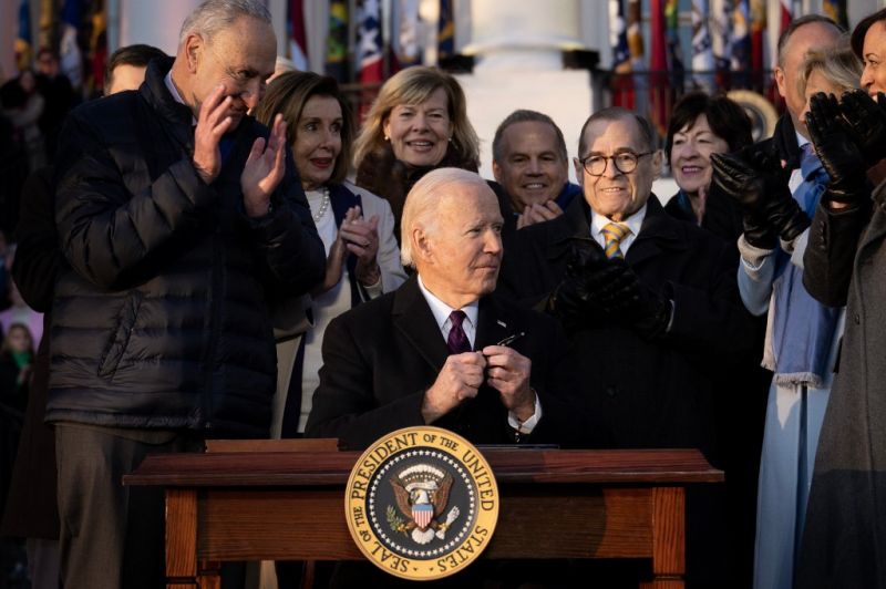 Joe Biden aláírta a törvényt: engedélyezik az azonos neműek házasságát