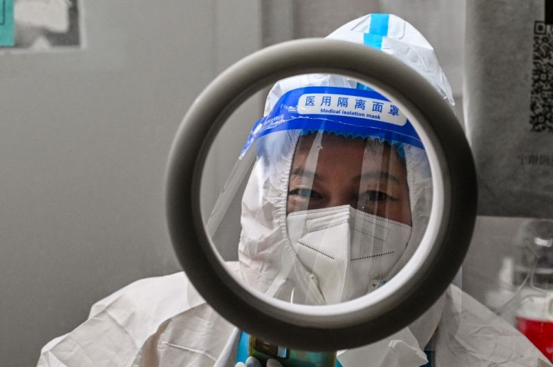Egyre kétségbeejtőbb a járványhelyzet Kínában, leállították a napi adatok közlését