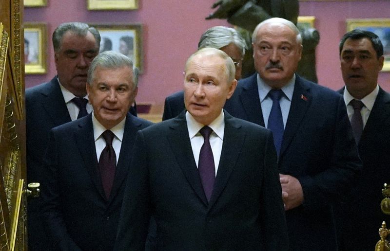 Putyin barátsággyűrűvel lepte meg a volt szovjet tagköztársaságok vezetőit