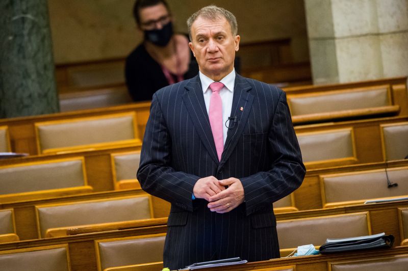 Az MNB kiakadt Varju László kijelentésein, büntetőfeljelentést tesznek a DK-s politikus ellen