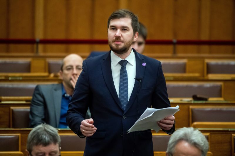 Matolcsy bevallotta: a Fidesz unortodox gazdaságpolitikája egy hazugság volt – Fordulatot akar a Momentum a parlamentben is
