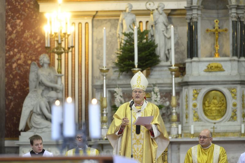Erdő Péter: "Mély fájdalommal fogadtam Benedek pápa halálhírét"