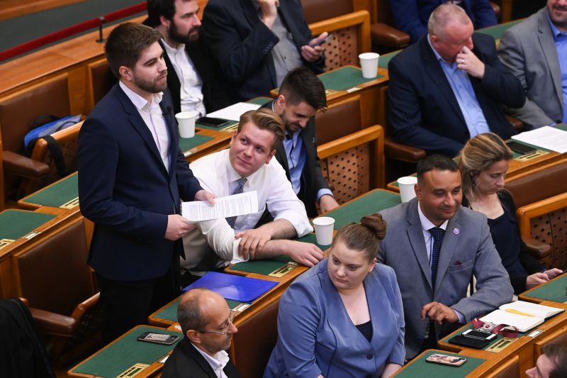 A Momentum bevezette a Fidesz-felár fogalmát – Ezt jelenti