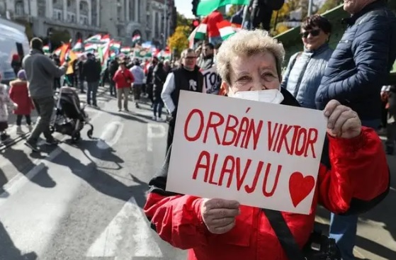 Kijött az év legviccesebb közleménye: Orbán Viktor népszerűsége szakadatlanul növekszik, a magyarok nagyon elégedettek