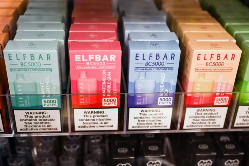 70 millió forintos bírságot kapott az Elf Bar elektromos cigarettát hirdető webáruház