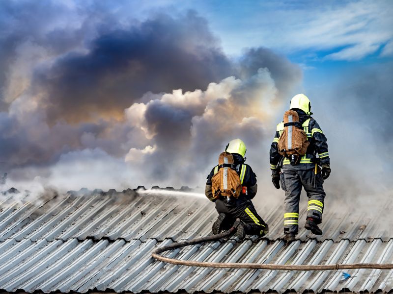 Több, mint 1500 négyzetméteren égett egy műtrágya tárolására is használt épület Marosvásárhelyen 