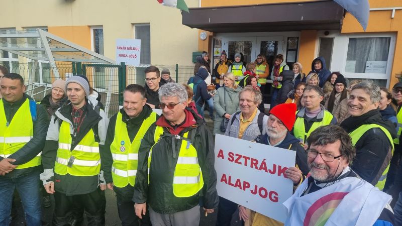 Reagált a PDSZ az új pedagógusrendeletre – A tanárok félelemben tartásával vádolják az Orbán-kormányt