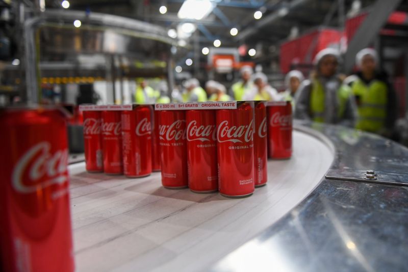 Rossz hír a kólásoknak: drágulnak a Coca-Cola termékei