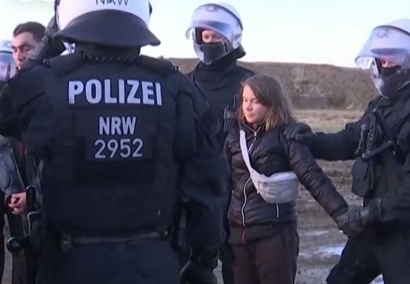 Rövid időre őrizetbe vették a német rendőrök Greta Thunberget – videó