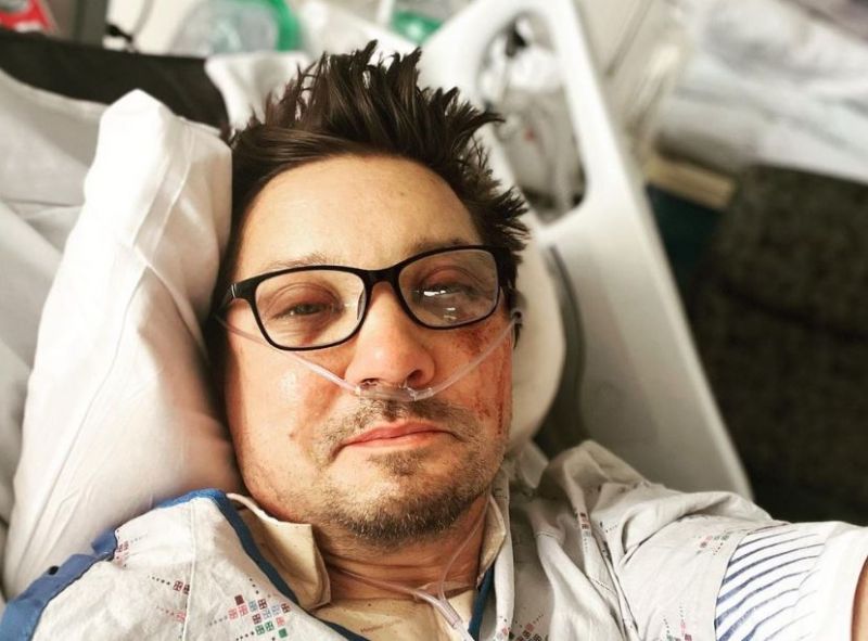 Kórházi ágyáról üzent Jeremy Renner – fotó