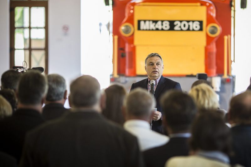 Orbán beígérte a gemenci kisvasút meghosszabbítását, azóta már a meglévő síneket is elnyeli a föld lassan