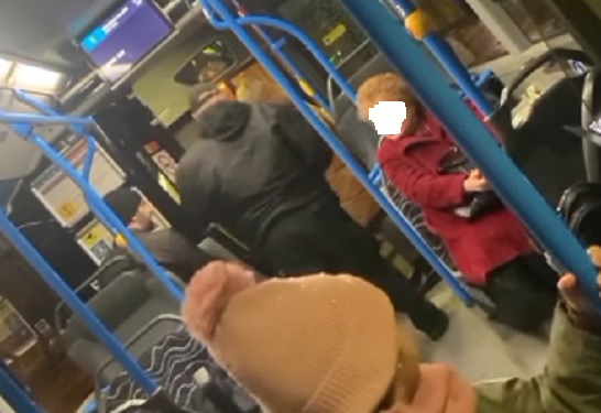 Videó: csúnyán összebalhézott utasával egy BKV-sofőr