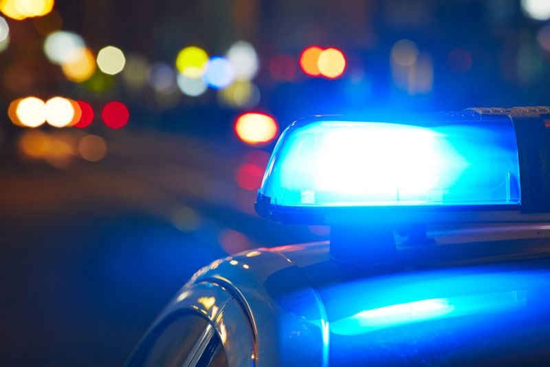 Lábon szúrtak egy rendőrt, 16 éves kamasz az elkövető