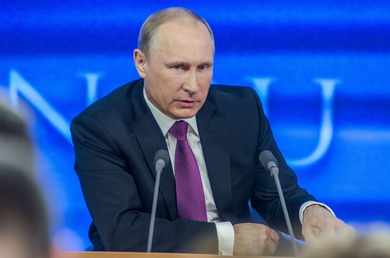 Magassarkúban portyázott a kisdiákok között Putyin