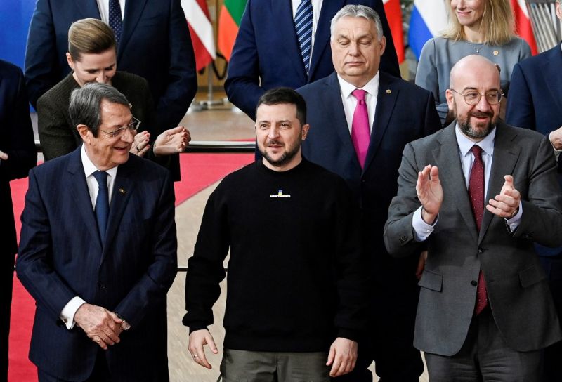 Hoppá, közös fotón Orbán és Zelenszkij – nézzék azt a tekintetet!