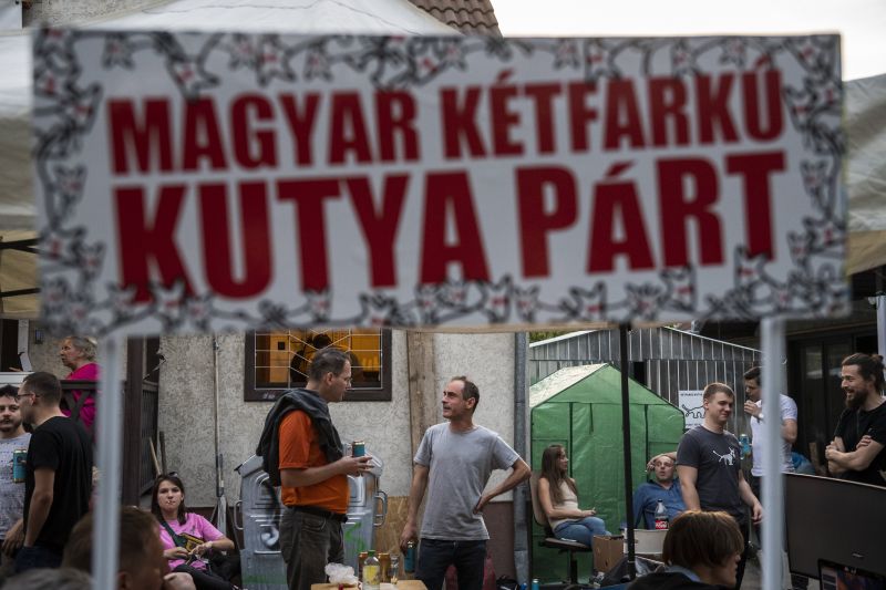 Ha csak a 40 év alattiak szavaznának Magyarországon, a Kétfarkú Kutyapárt a legnagyobb ellenzéki párt lenne