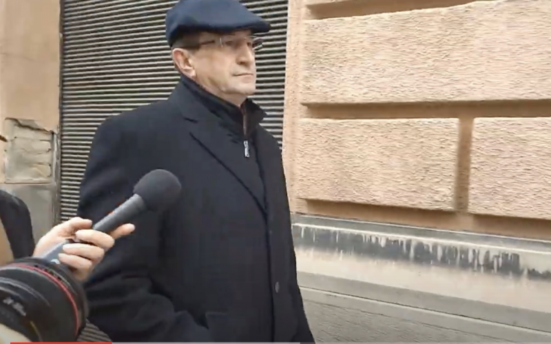 Bicskanyitogatóan reagált Völner Pál a nekiszegezett újságírói kérdésekre – videó