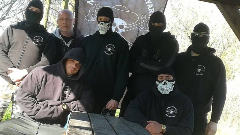 Gyülekeznek a neonácik – Hiába tiltották be a szélsőjobbos rendezvényt, „hadat üzent" a Betyársereg
