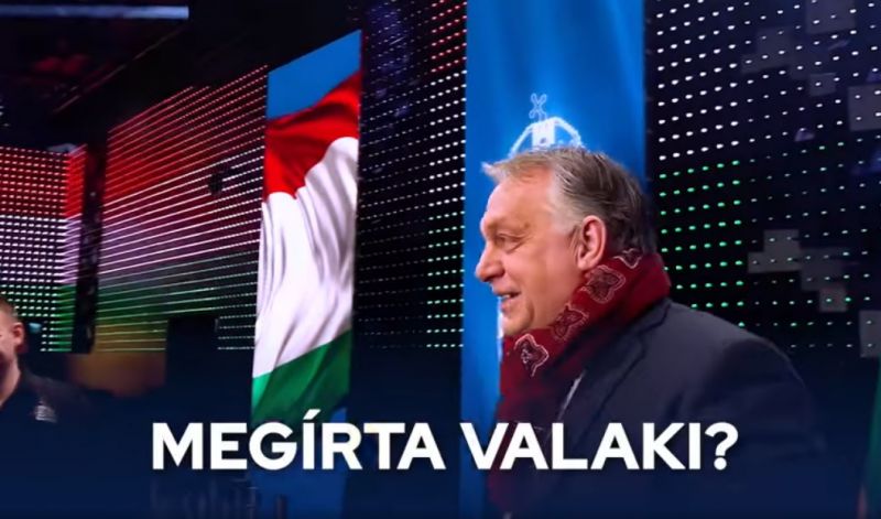 Orbán Viktor a szombati évértékelője helyszínén hülyéskedett – videó