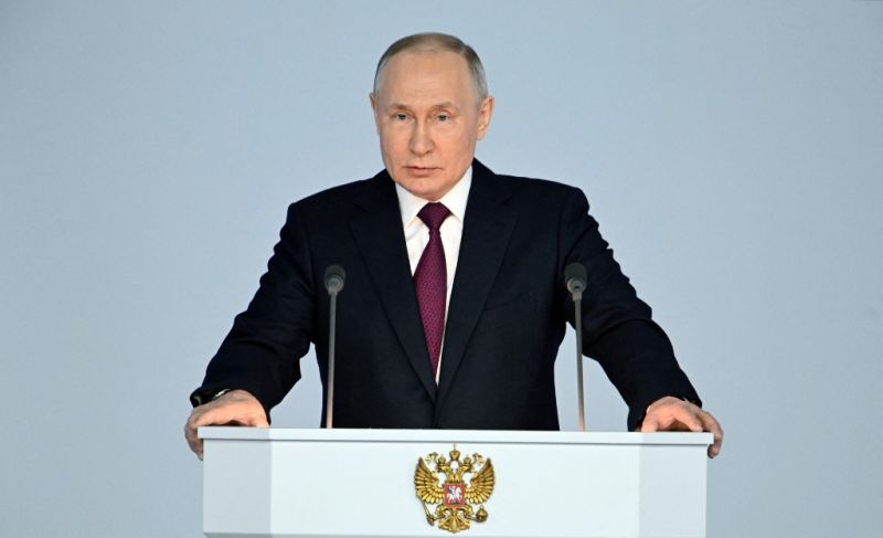 Putyin röhejesen magyarázkodott az orosz parlament előtt arról, miért is támadta meg Ukrajnát