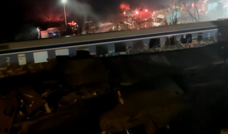 „Az emberek sikoltoztak” – Legalább 32 ember halt meg a görög vonatbalesetben – fotó