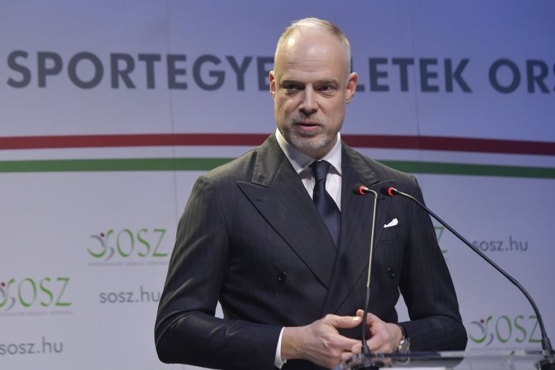 Magyar honvédelmi miniszter: Ukrajna nem tud dönteni saját sorsáról