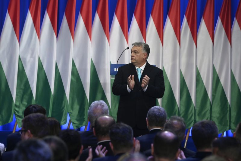 Századvég: A nemzetközi kritikák ellenére az Orbán-kormány orosz-ukrán válsággal kapcsolatos politikája jóformán egységes nemzeti álláspontnak is tekinthető