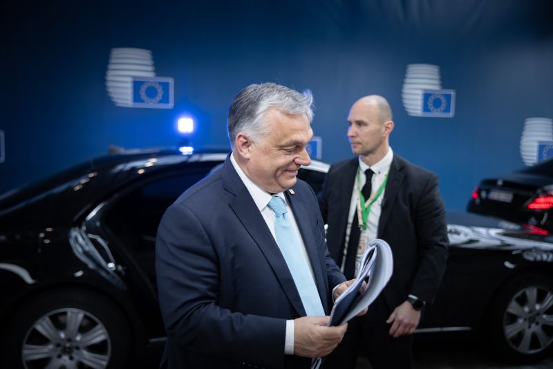 Ezért nem hívták meg Orbánékat a demokráciacsúcsra