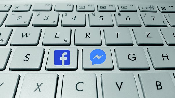 Visszateszik a Facebook alkalmazásba a Messengert