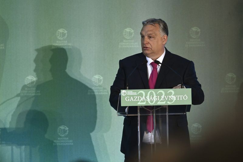 Orbán hevesen nyilatkozott: "Nyakon kell ragadni, és törni kell" 
